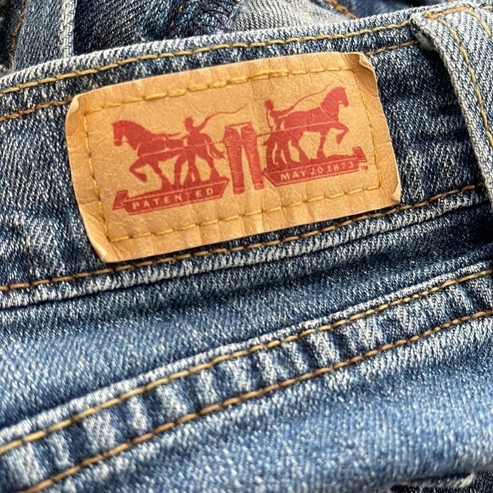 Levi’s Roll Up Shorts l SIZE 29 - Picture 9 of 11